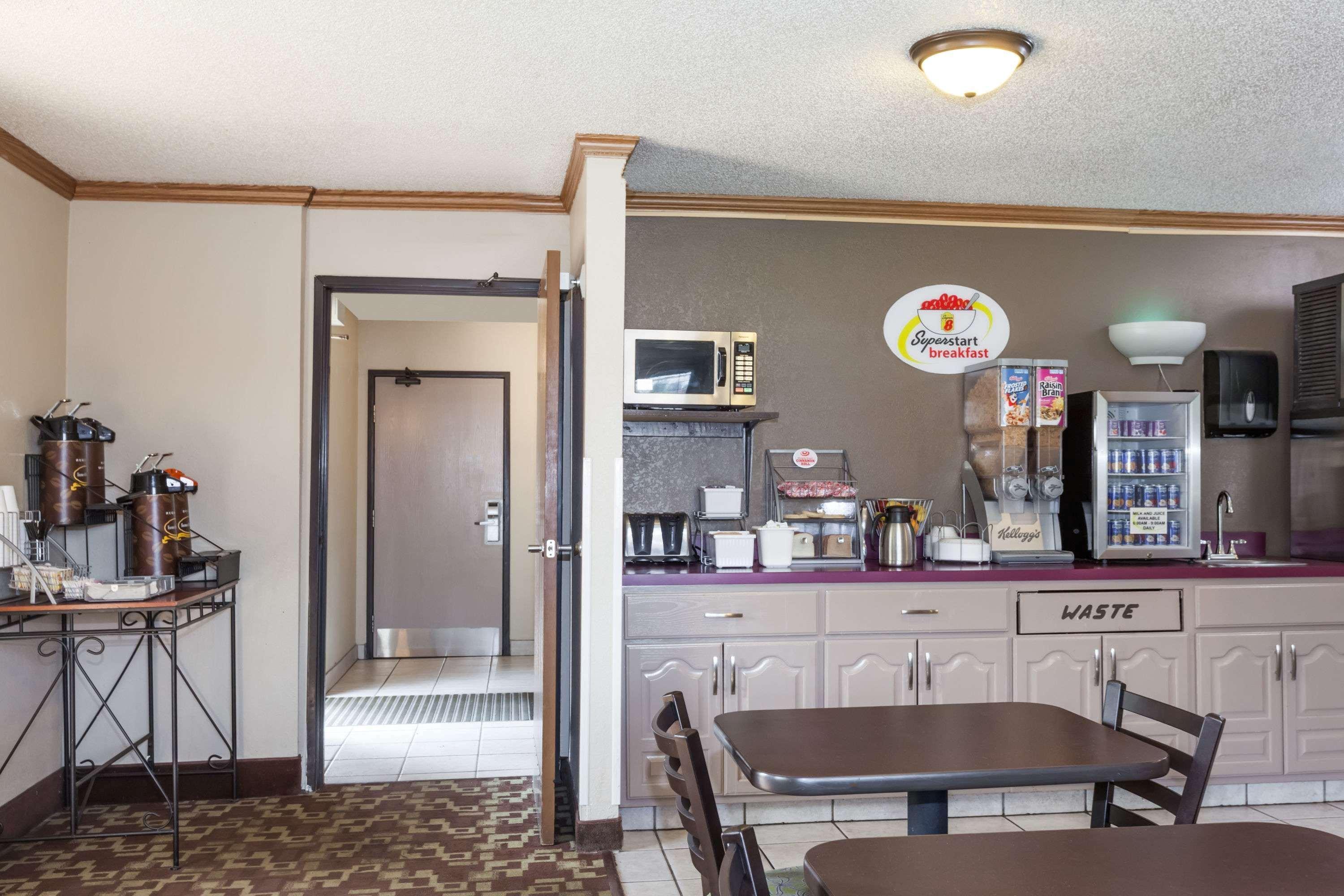 Hotel Super 8 By Wyndham Dunbar/Charleston Area Esterno foto