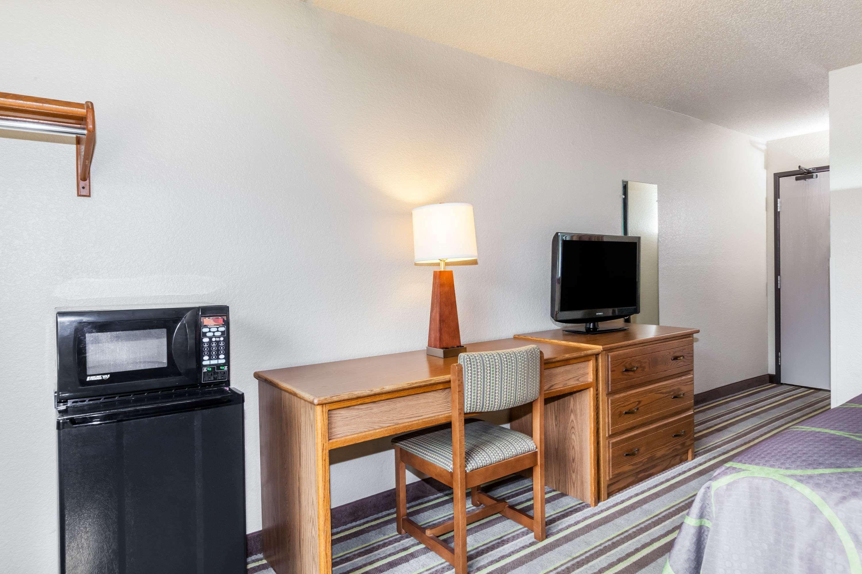 Hotel Super 8 By Wyndham Dunbar/Charleston Area Esterno foto